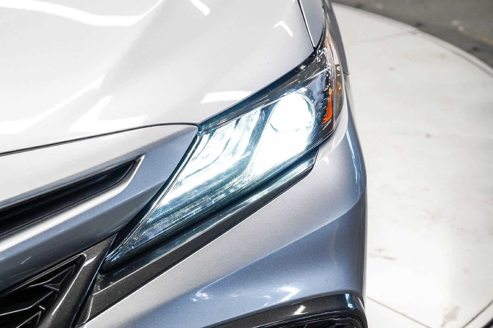 Used 2024 Toyota Camry XSE FWD image 7