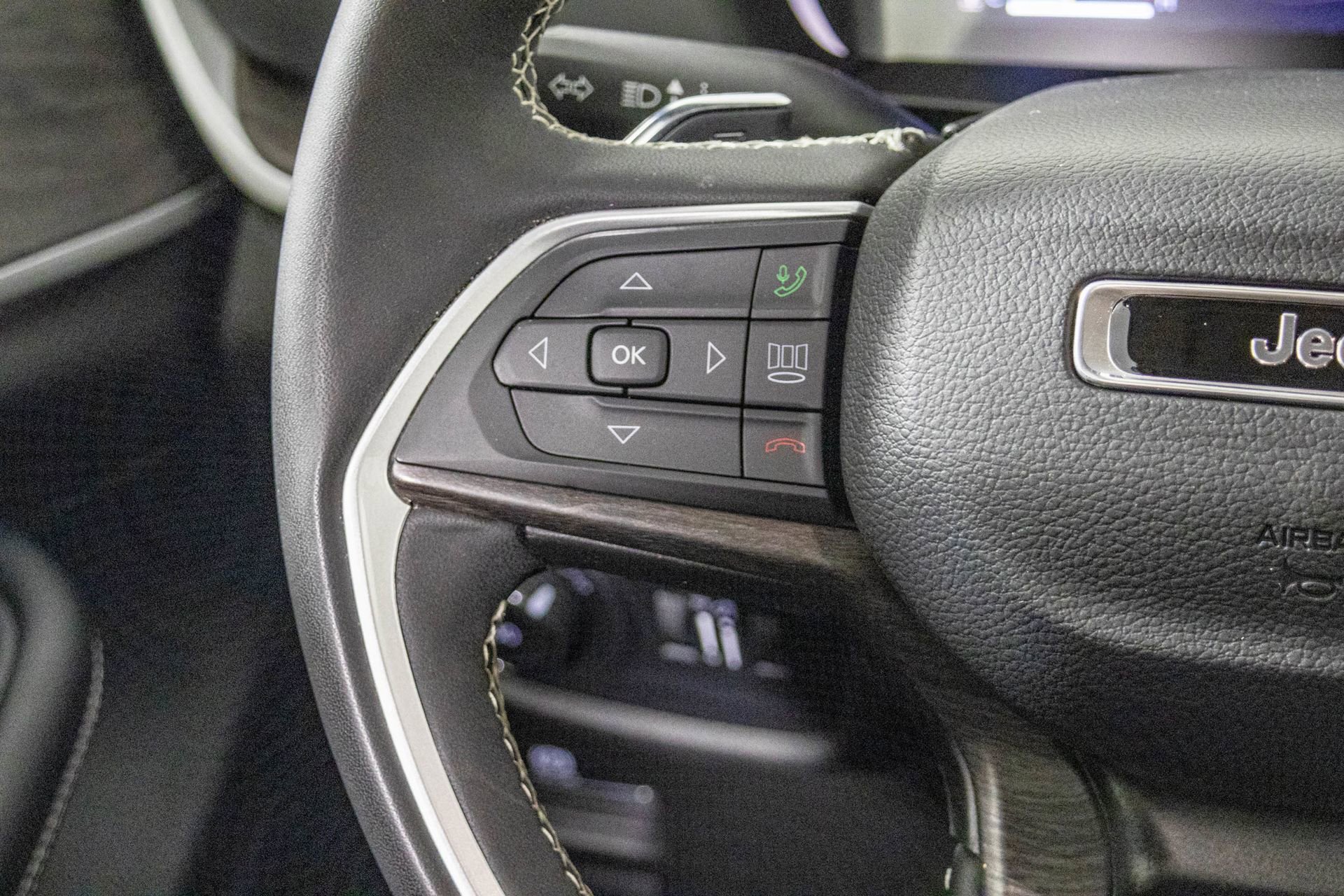 Used 2023 Jeep Grand Cherokee L Limited image 32