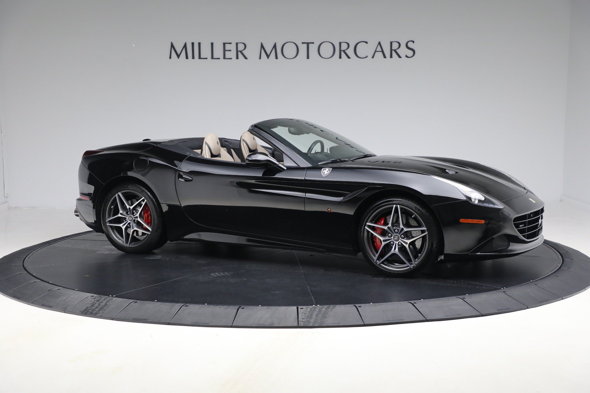Certified 2016 Ferrari California T RWD image 11