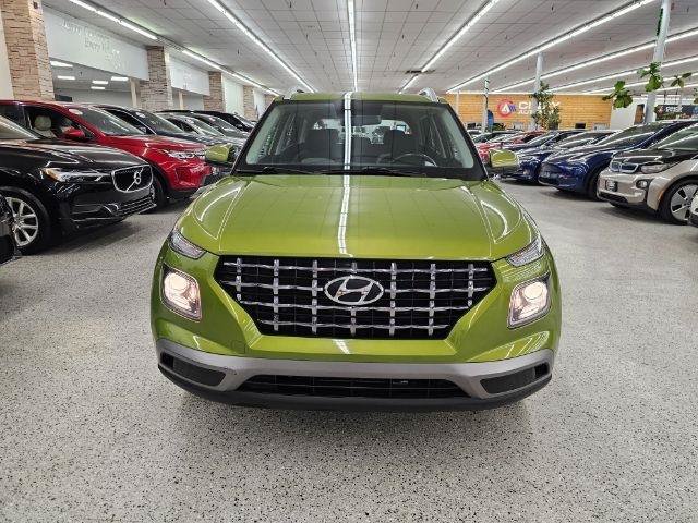 Used 2021 Hyundai Venue SEL FWD image 2