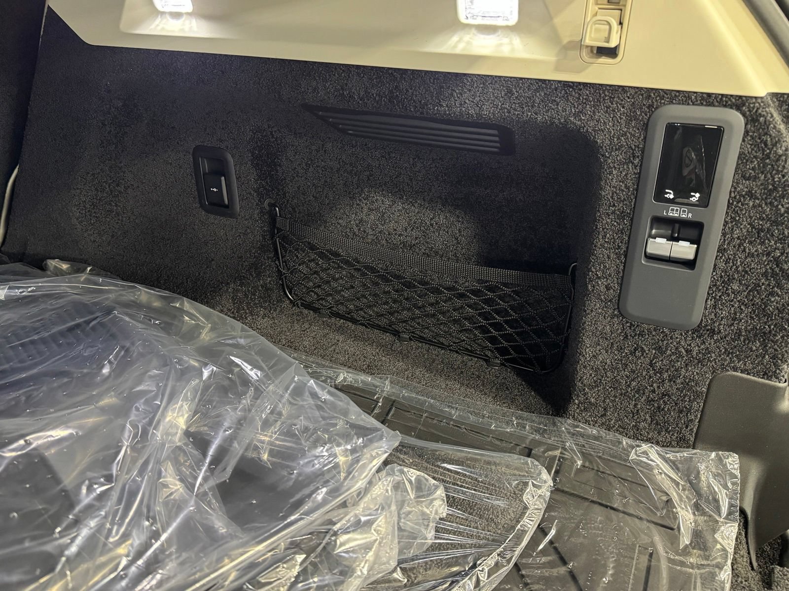 New 2026 Land Rover Range Rover SE AWD/4WD image 40