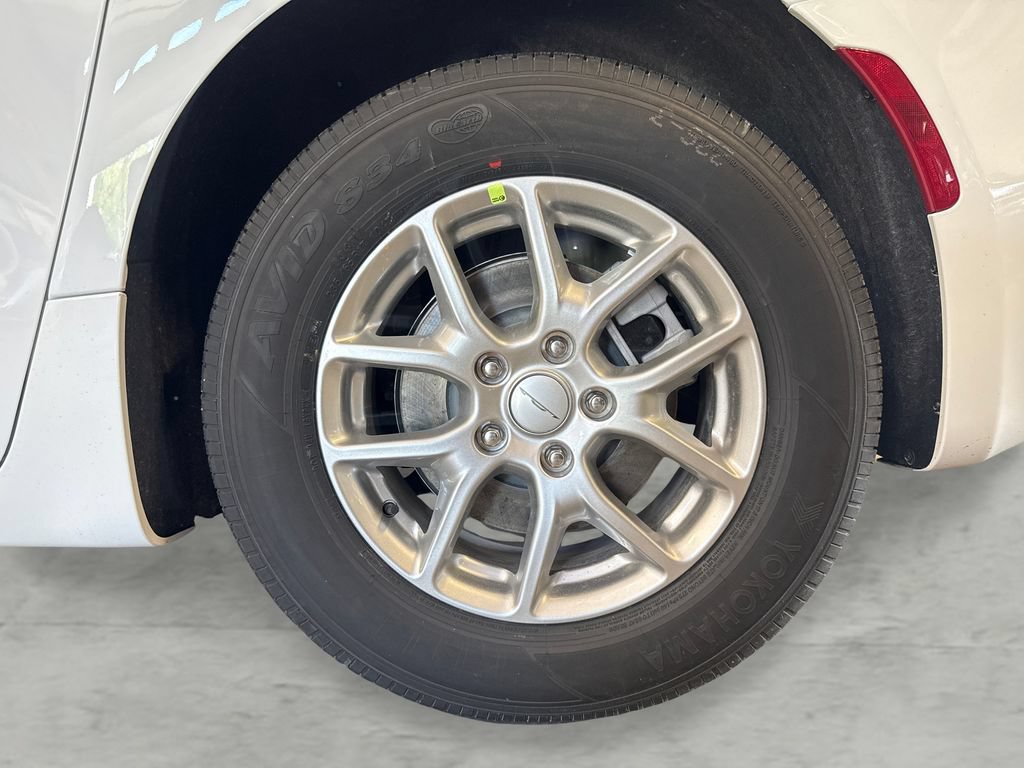 New 2027 Chrysler Pacifica Select FWD image 23