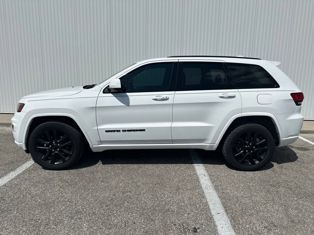 Used 2018 Jeep Grand Cherokee Altitude AWD/4WD image 3