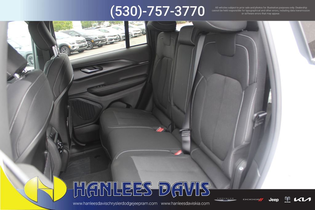 New 2026 Jeep Grand Cherokee Laredo image 14