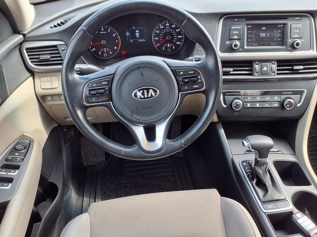 Used 2017 Kia Optima LX image 2