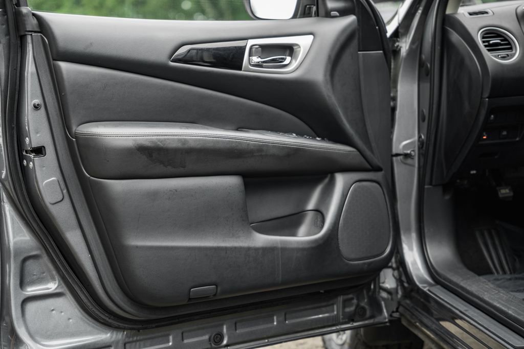 Used 2020 Nissan Pathfinder SV image 32