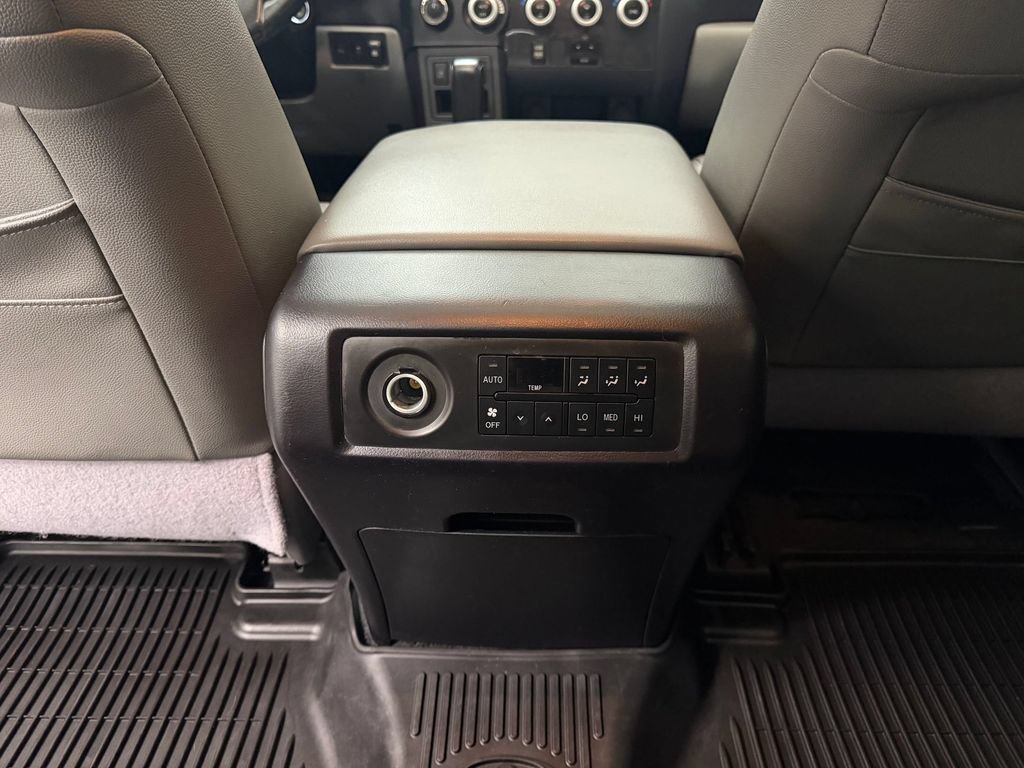 Used 2018 Toyota Sequoia SR5 AWD/4WD image 26