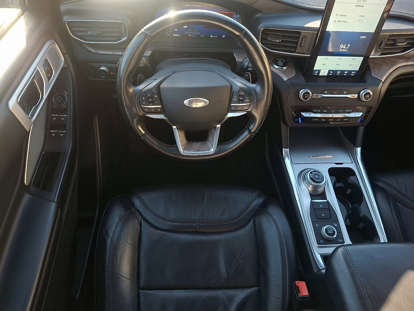 Used 2020 Ford Explorer Platinum w/ Premium Technology Package image 11