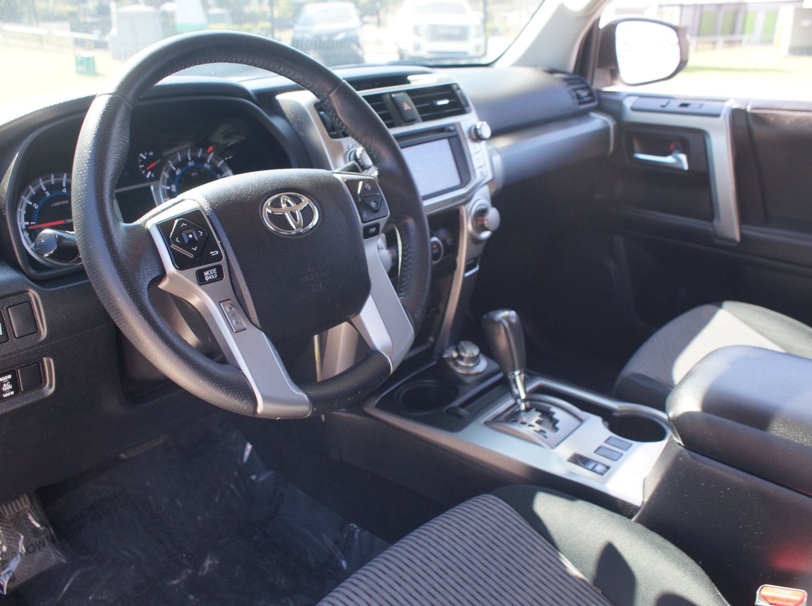 Used 2016 Toyota 4Runner SR5 AWD/4WD image 13