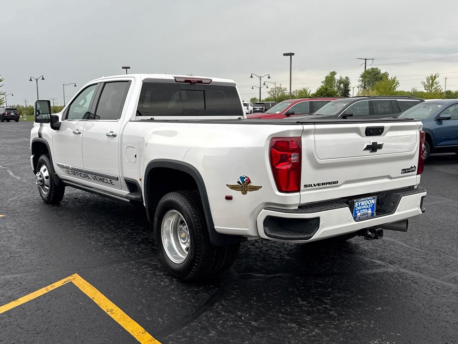 Used 2025 Chevrolet Silverado 3500 High Country w/ High Country Premium Package AWD/4WD image 3