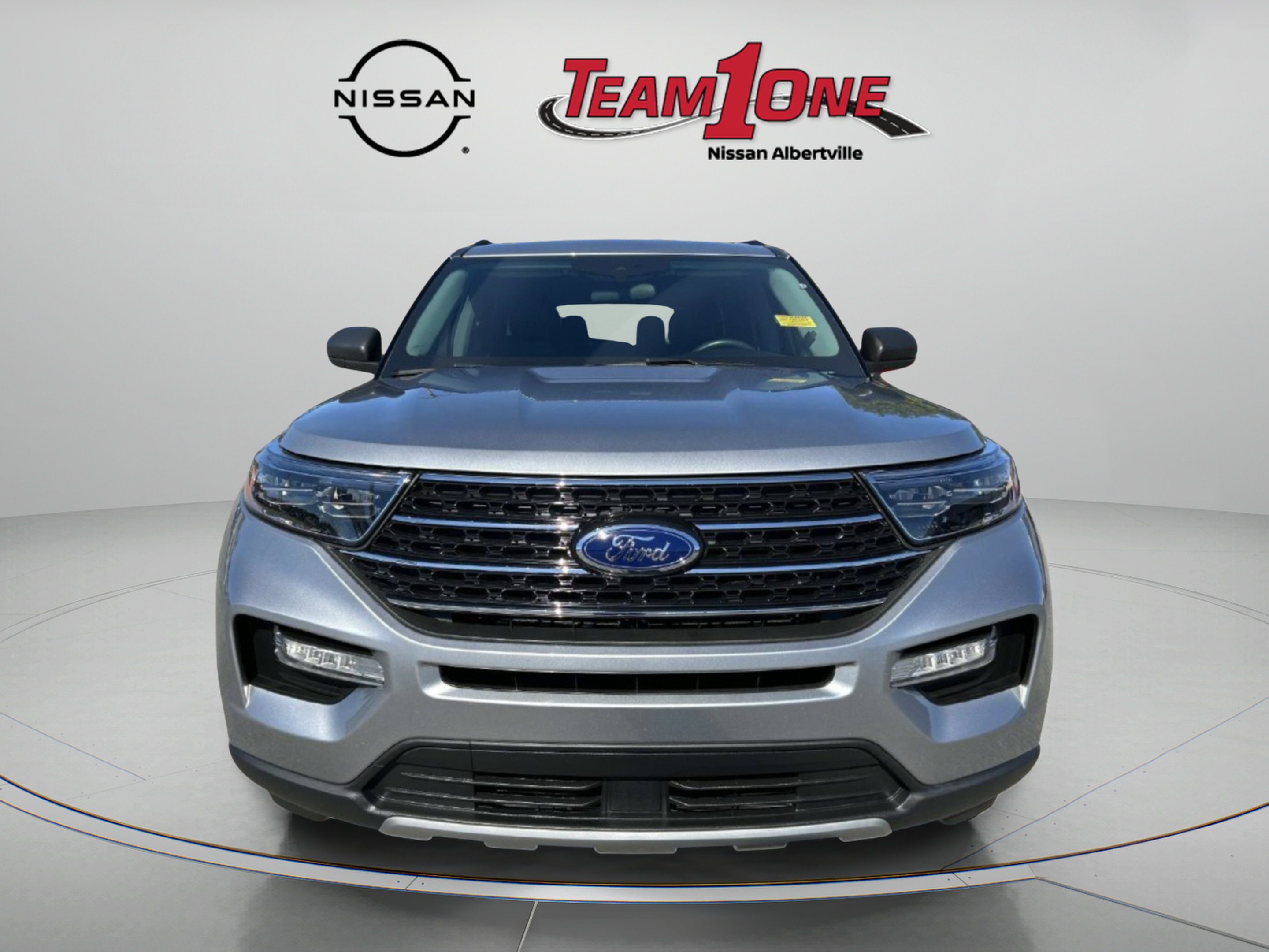 Used 2023 Ford Explorer XLT w/ Equipment Group 202A RWD image 2
