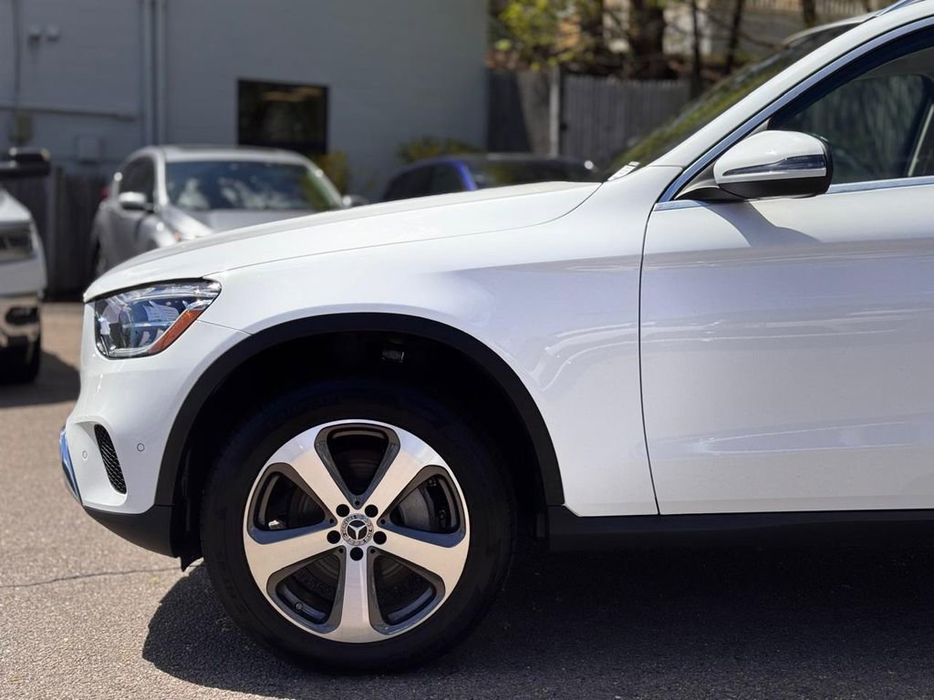Used 2022 Mercedes-Benz GLC 300 4MATIC w/ Premium Package Lite image 10