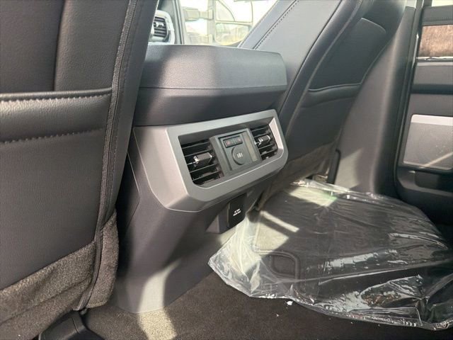 New 2026 Ford F350 Lariat w/ Black Appearance Package AWD/4WD image 28