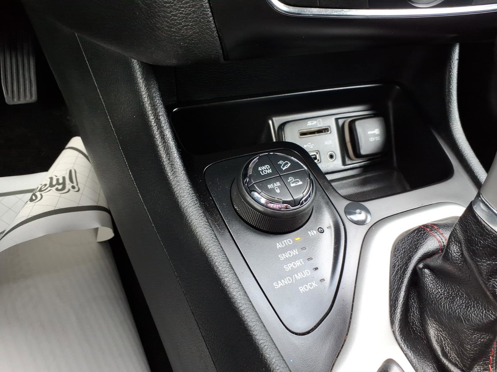 Used 2014 Jeep Cherokee Trailhawk image 15