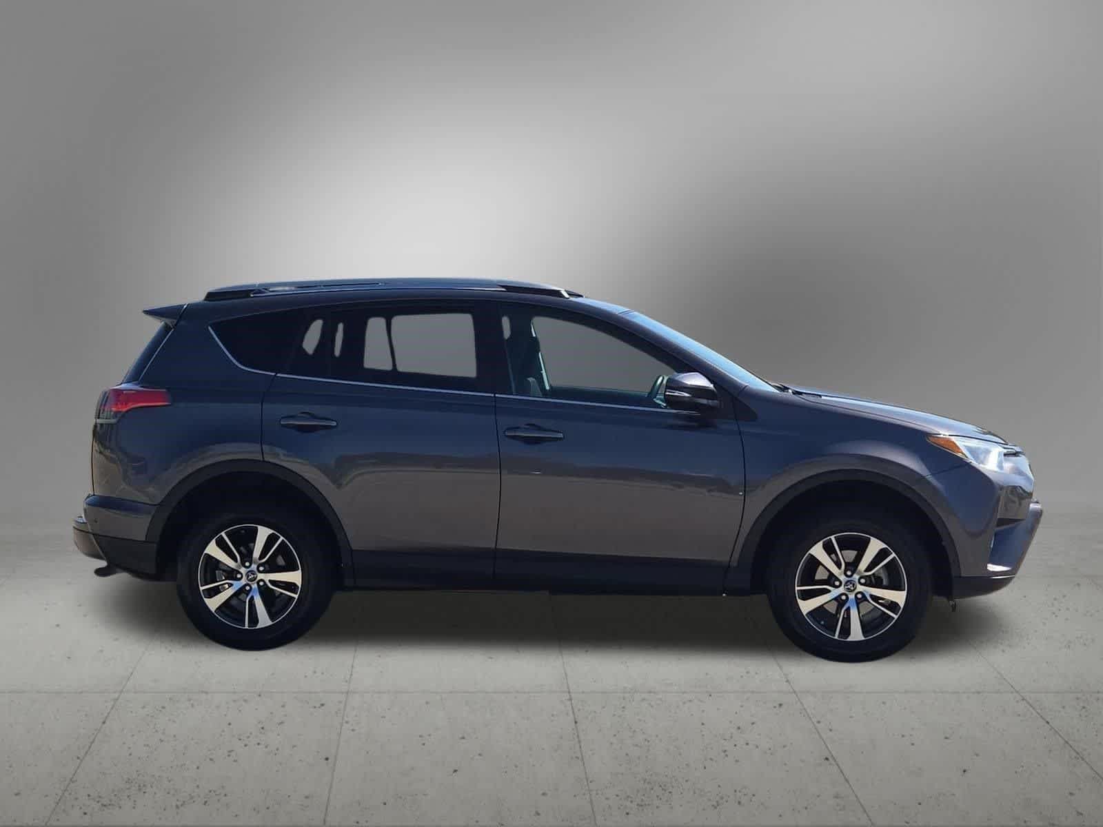 Used 2018 Toyota RAV4 XLE FWD image 7