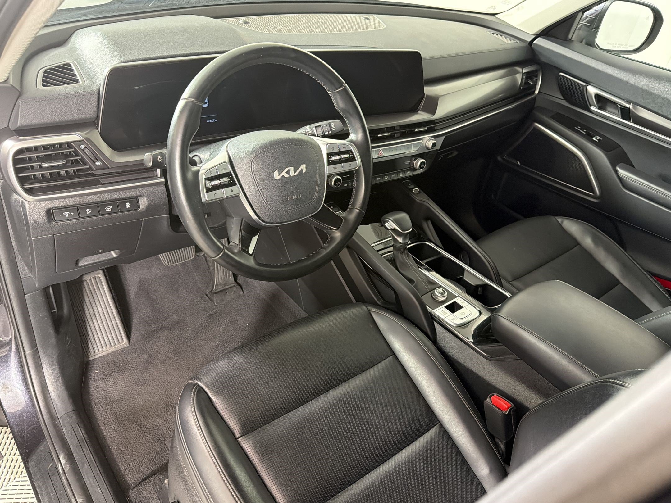 Used 2025 Kia Telluride S FWD image 4