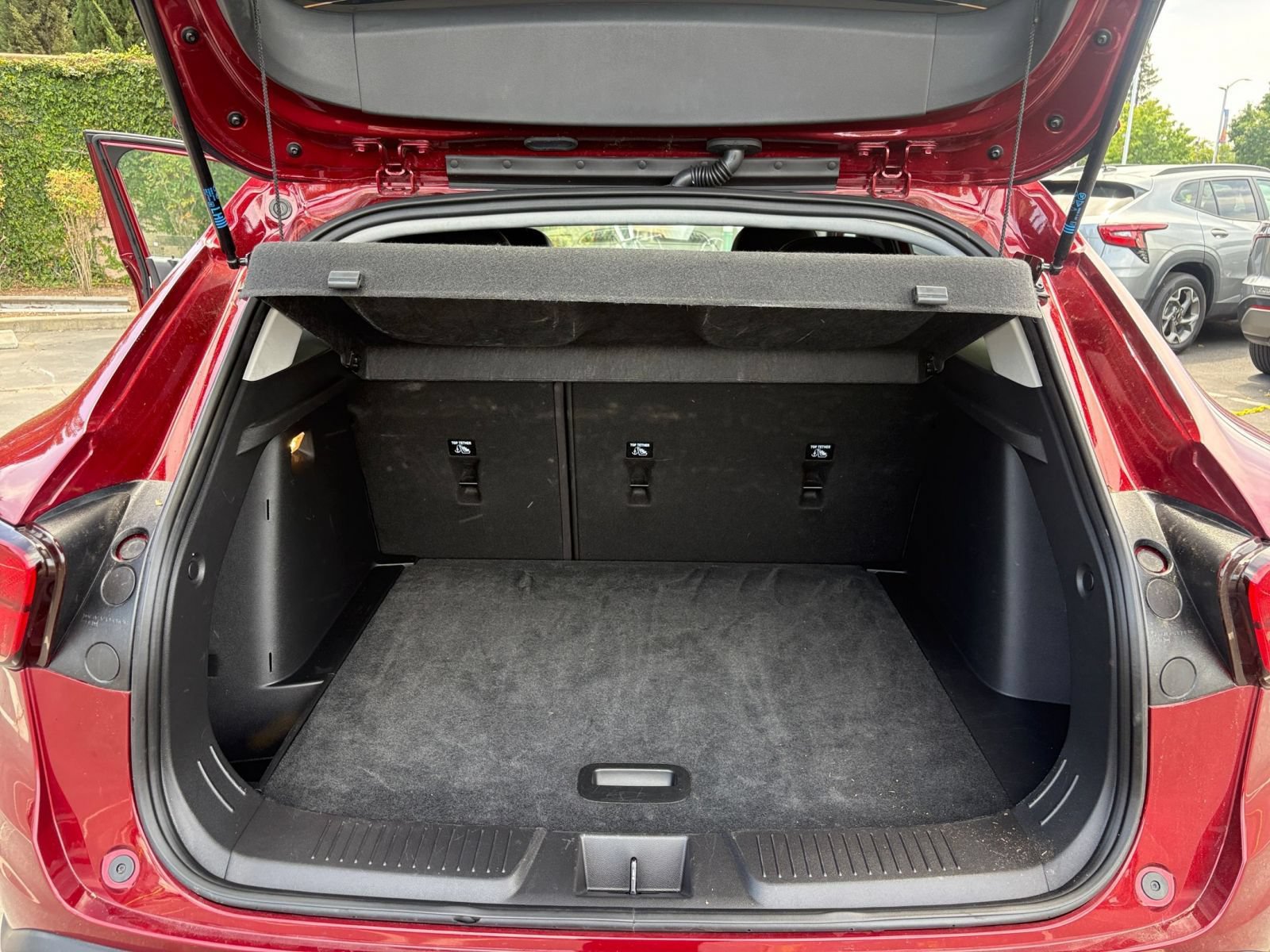 Used 2025 Chevrolet Trax LT w/ LT Convenience Package FWD image 30