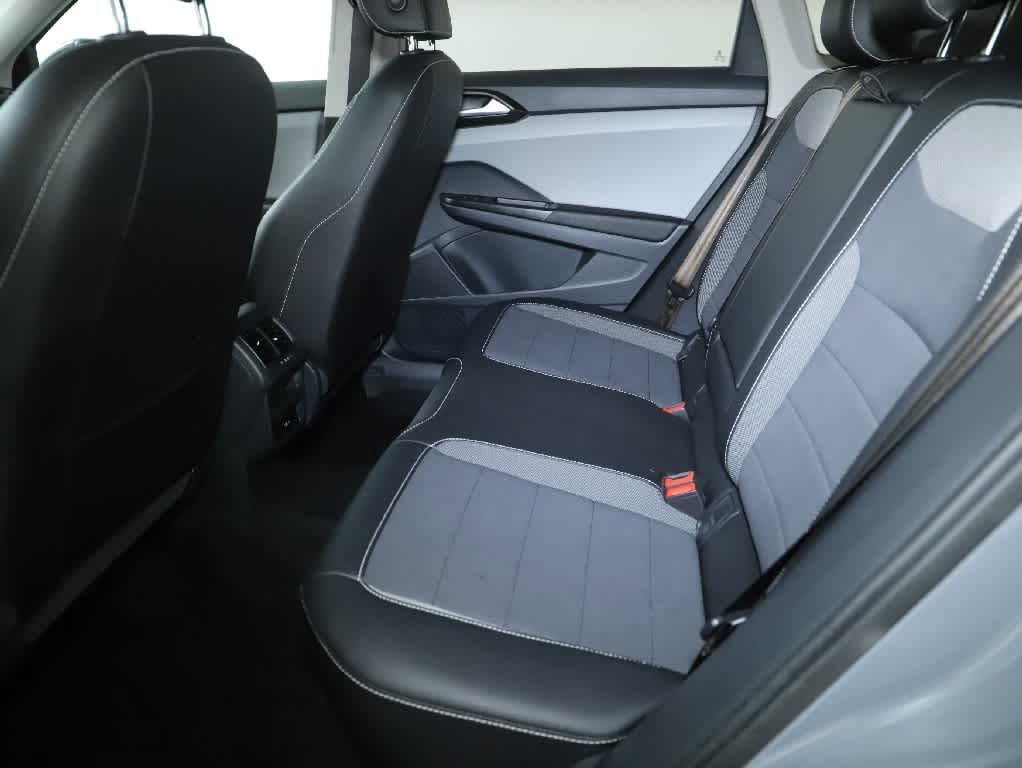 Certified 2023 Volkswagen Taos SE w/ Panoramic Sunroof Package AWD/4WD image 14