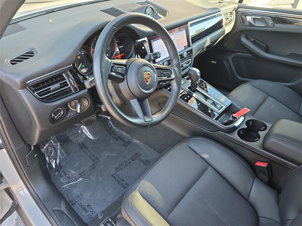 Certified 2022 Porsche Macan image 4