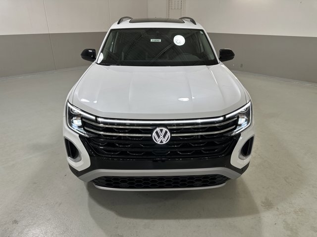 New 2026 Volkswagen Atlas Peak Edition image 3