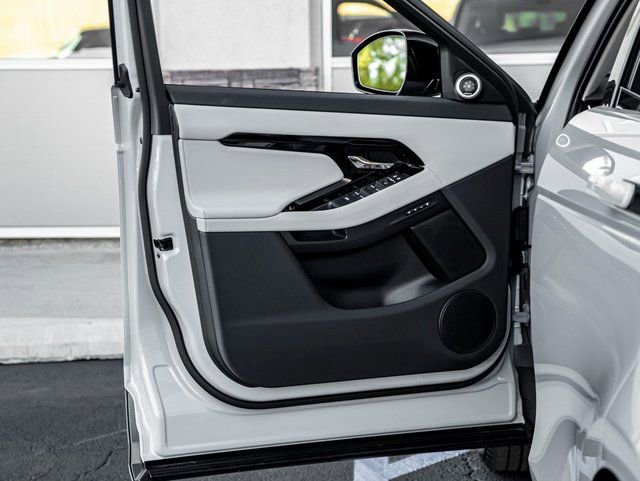 Used 2025 Land Rover Range Rover Evoque S image 12