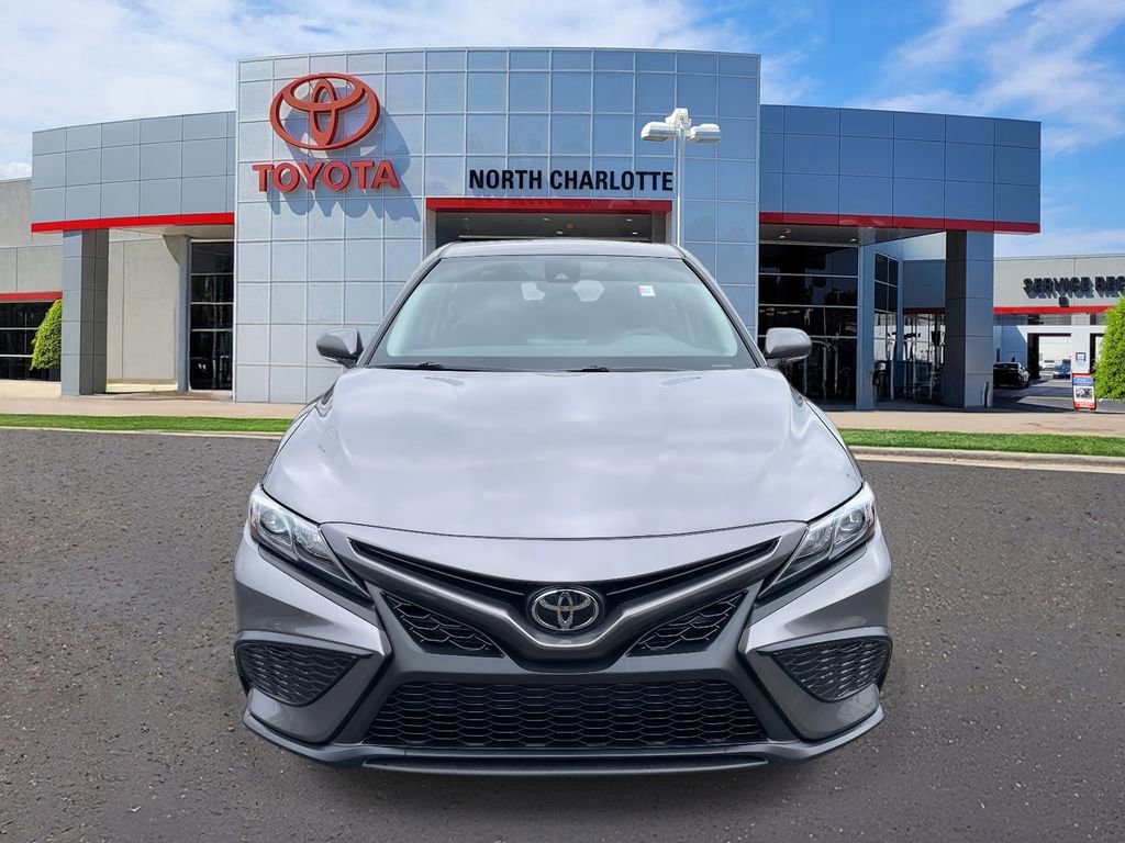 Used 2024 Toyota Camry SE image 5