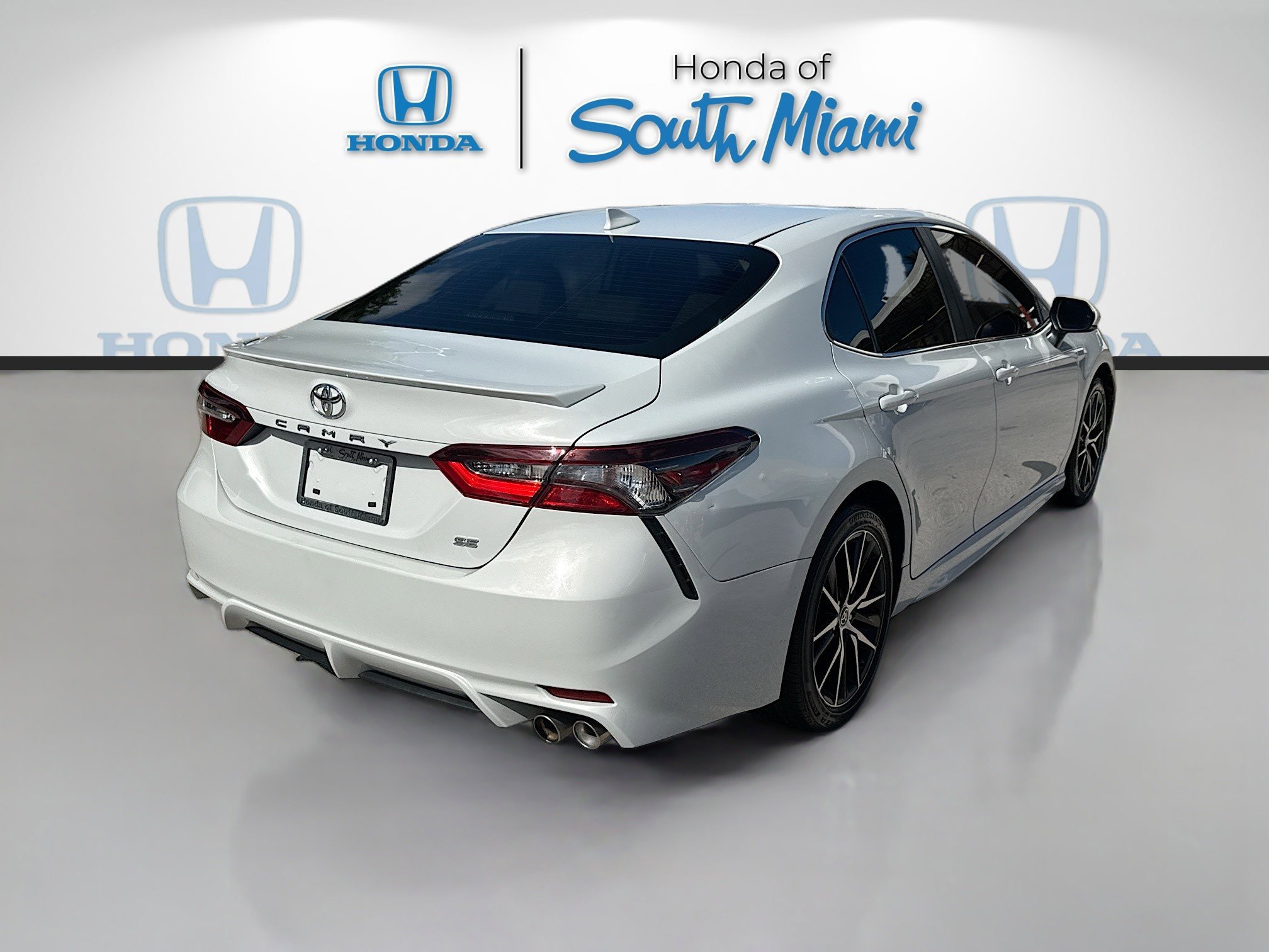 Used 2022 Toyota Camry SE w/ Convenience Package image 7