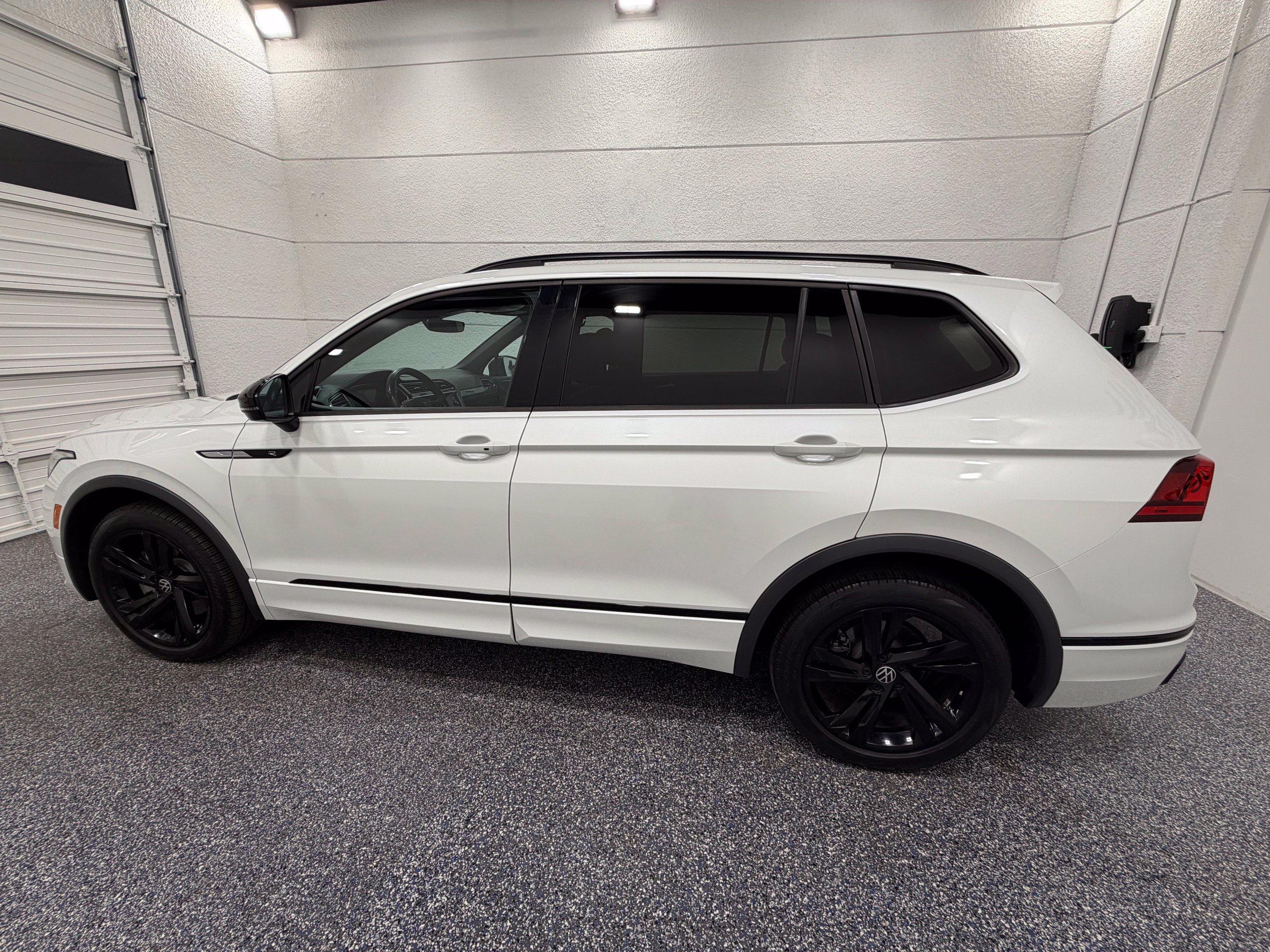 Certified 2023 Volkswagen Tiguan SE R-Line FWD image 3