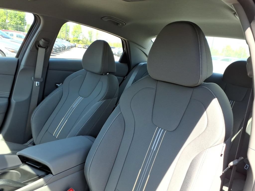 New 2026 Hyundai Elantra Sport FWD image 15