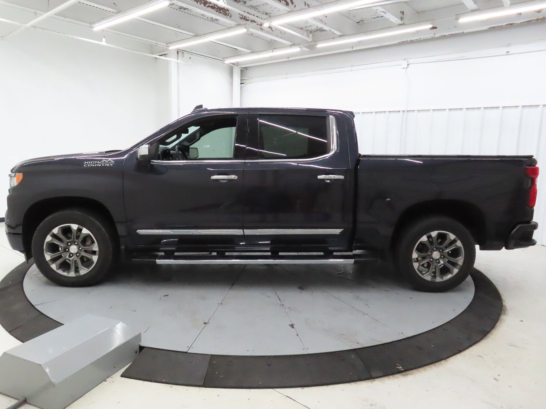 Used 2023 Chevrolet Silverado 1500 High Country image 6