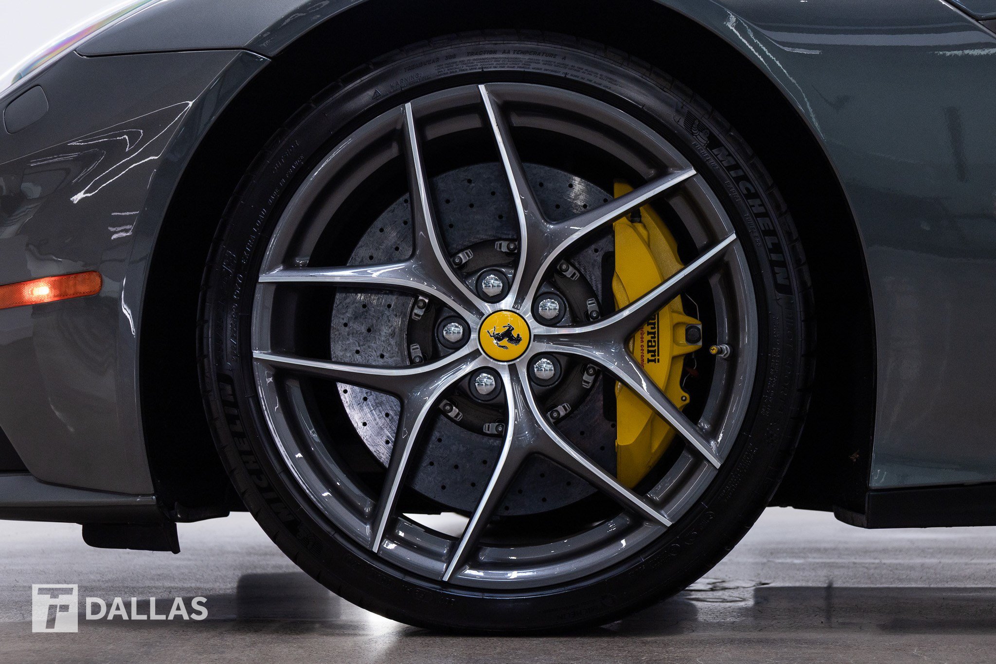 Used 2015 Ferrari F12 Berlinetta RWD image 9