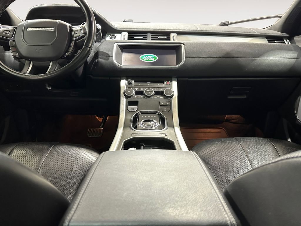 Used 2017 Land Rover Range Rover Evoque SE image 9