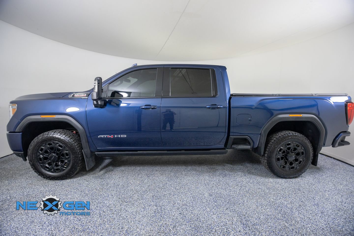 Used 2023 GMC Sierra 2500 AT4 w/ AT4 Preferred Package AWD/4WD image 4