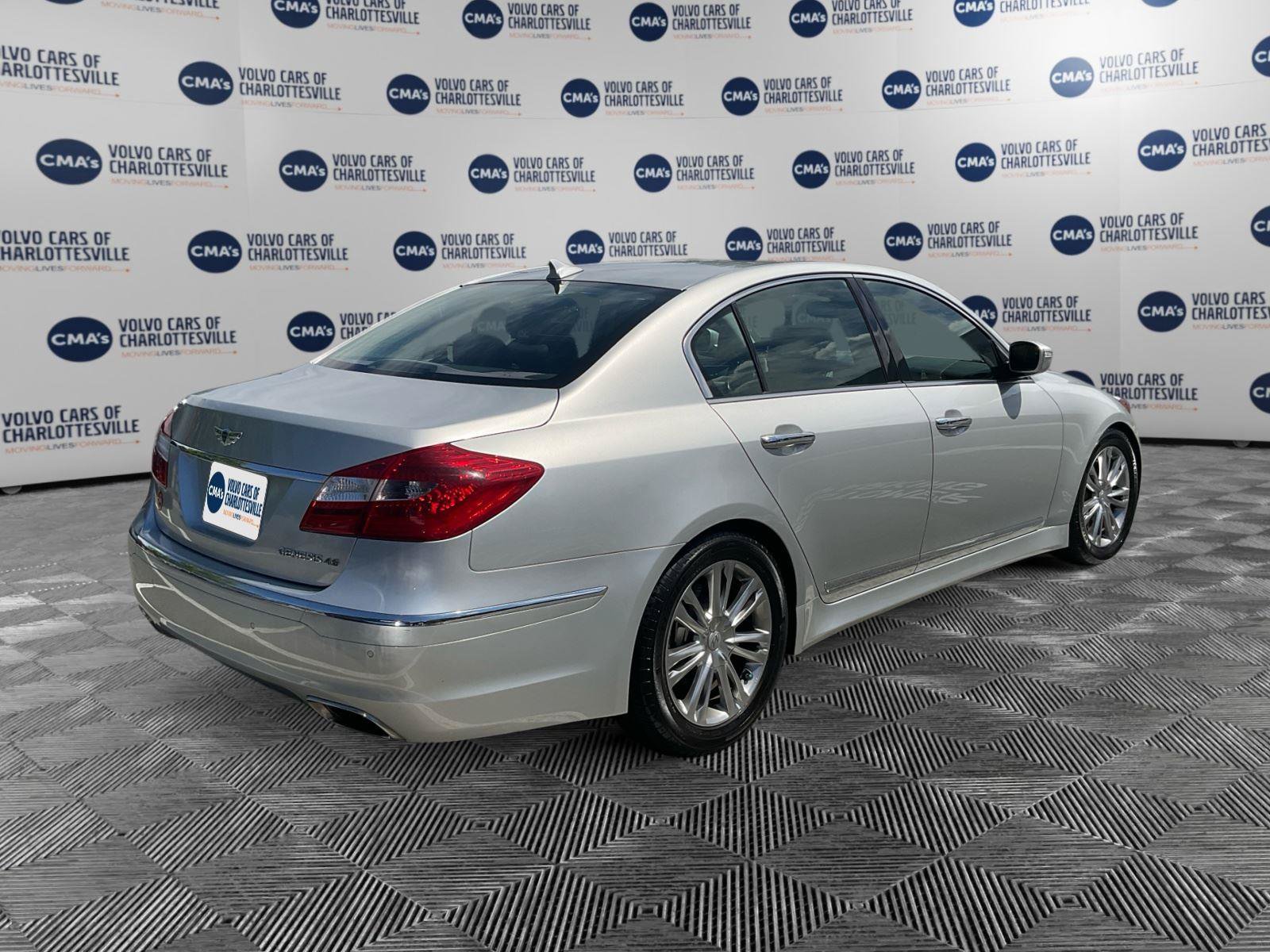 Used 2012 Hyundai Genesis 4.6 RWD image 5