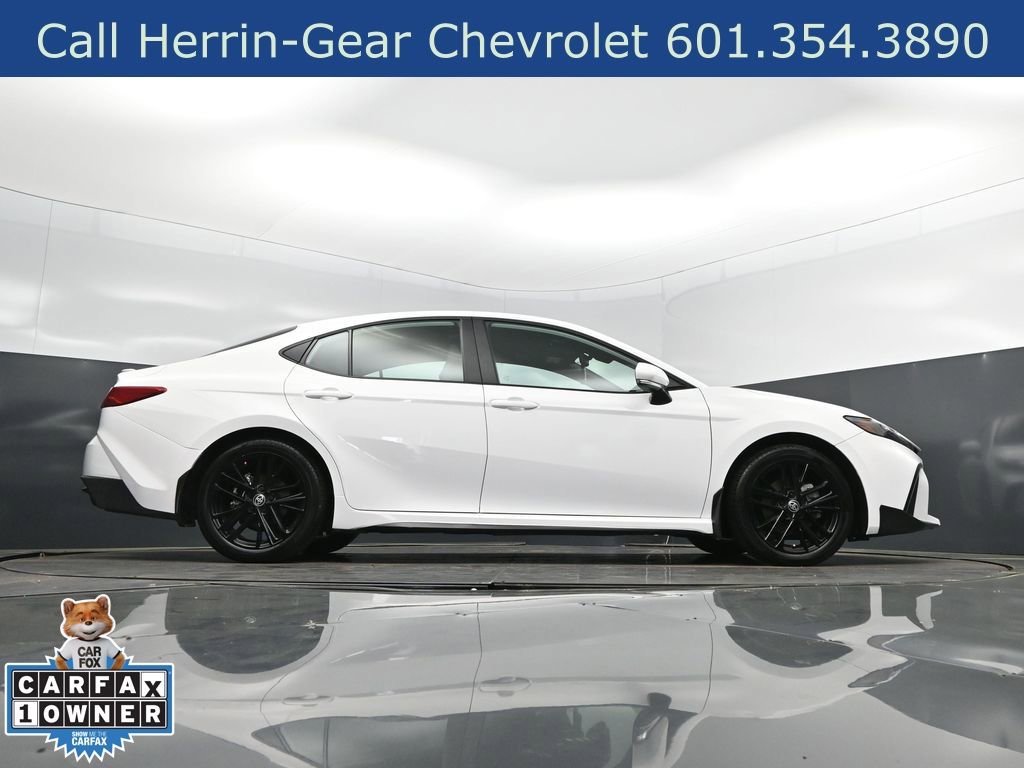 Used 2025 Toyota Camry SE w/ Convenience Package image 44