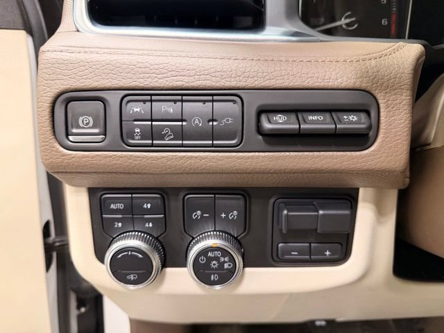 Used 2021 GMC Yukon Denali w/ Denali Premium Package AWD/4WD image 26
