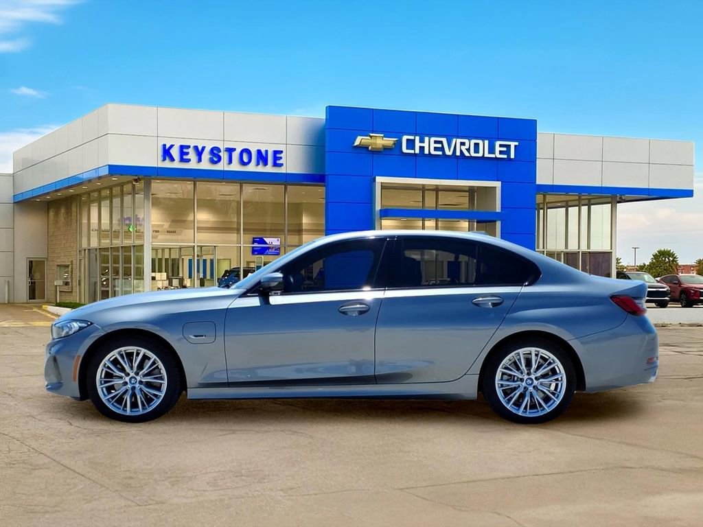 Used 2023 BMW 330e w/ Premium Package RWD image 4