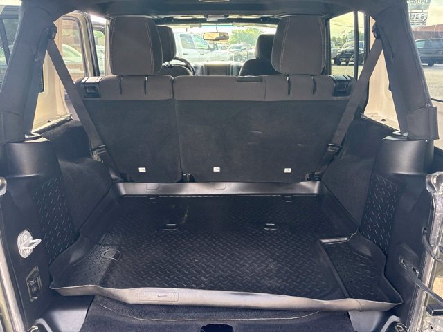 Used 2015 Jeep Wrangler Unlimited Sahara w/ Connectivity Group AWD/4WD image 18