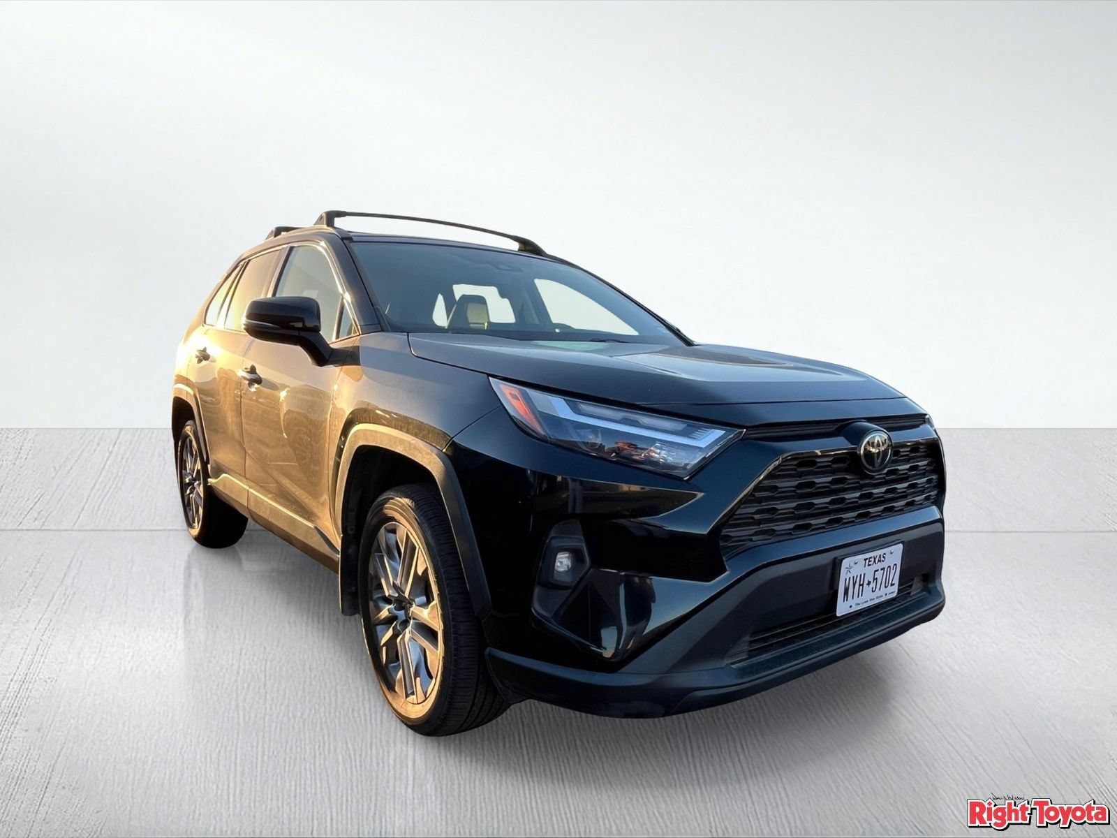 Used 2023 Toyota RAV4 XLE Premium FWD image 5
