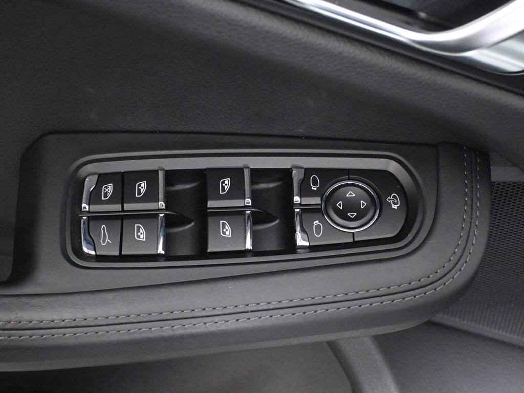 Used 2023 Porsche Macan S AWD/4WD image 33