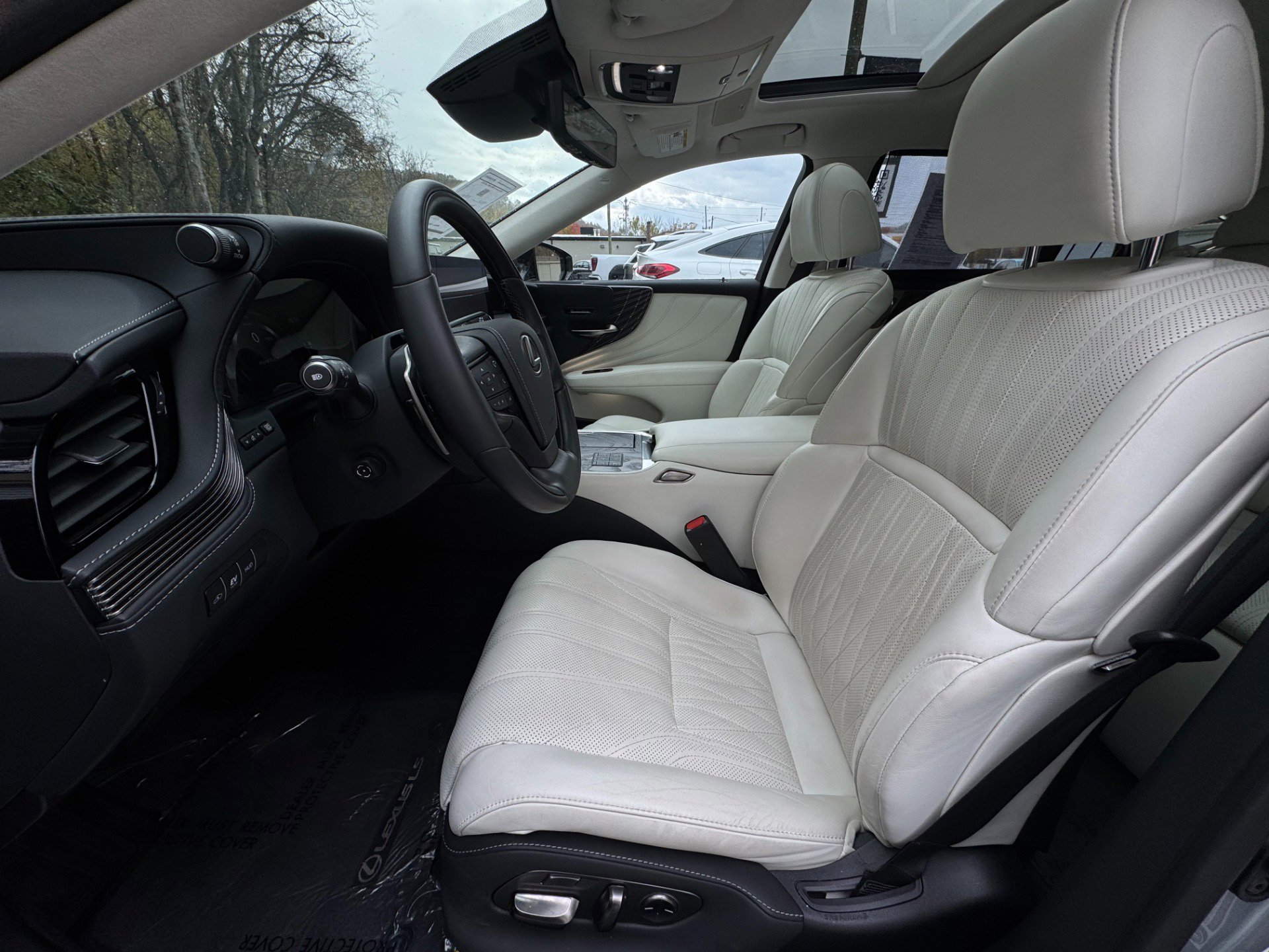 Used 2023 Lexus LS 500h AWD w/ Luxury Package image 22