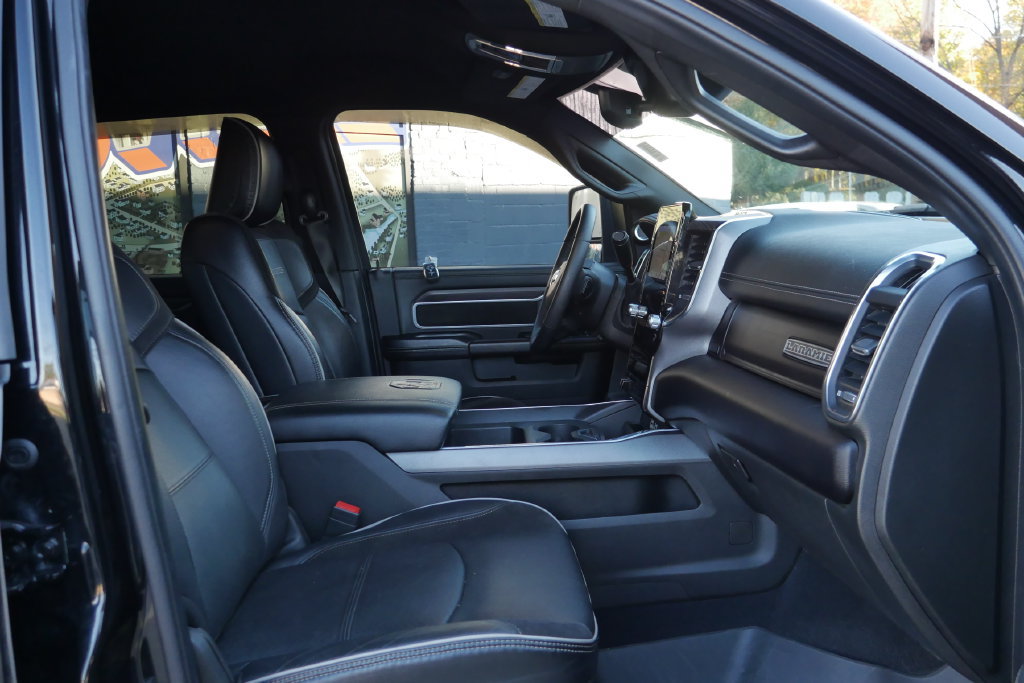 Used 2025 RAM 3500 Laramie AWD/4WD image 9