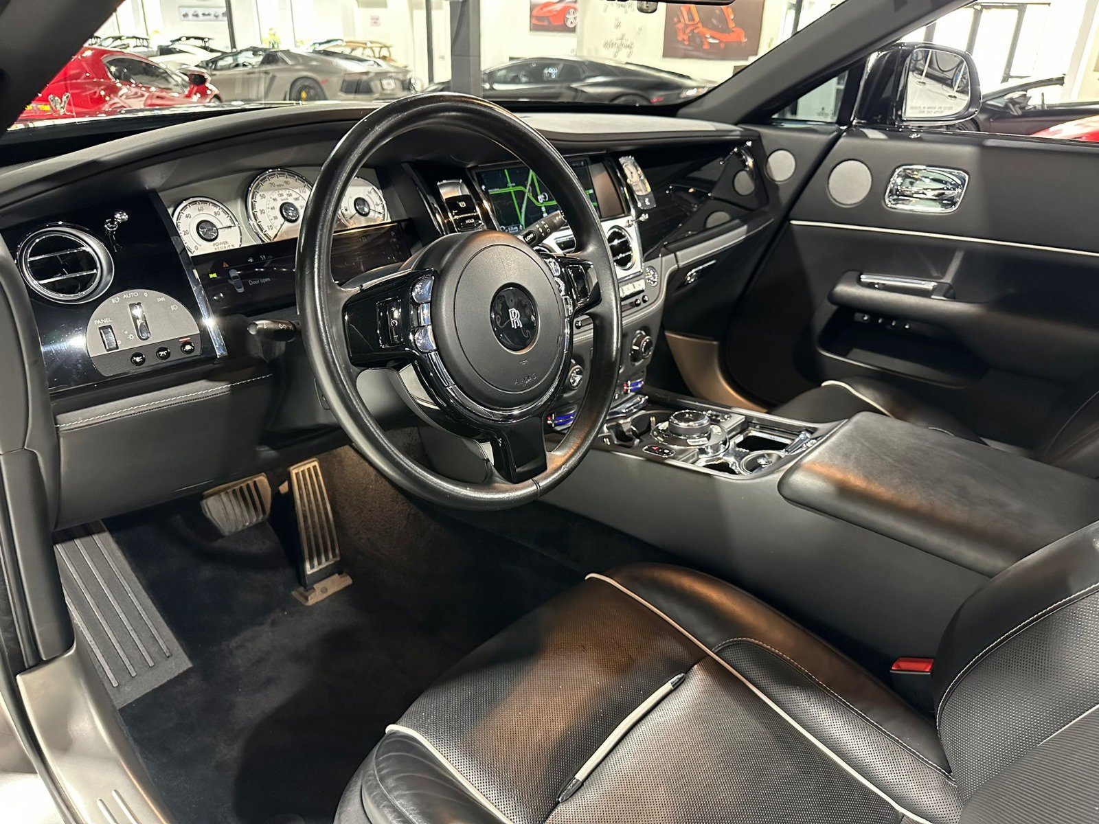 Used 2019 Rolls-Royce Dawn image 15