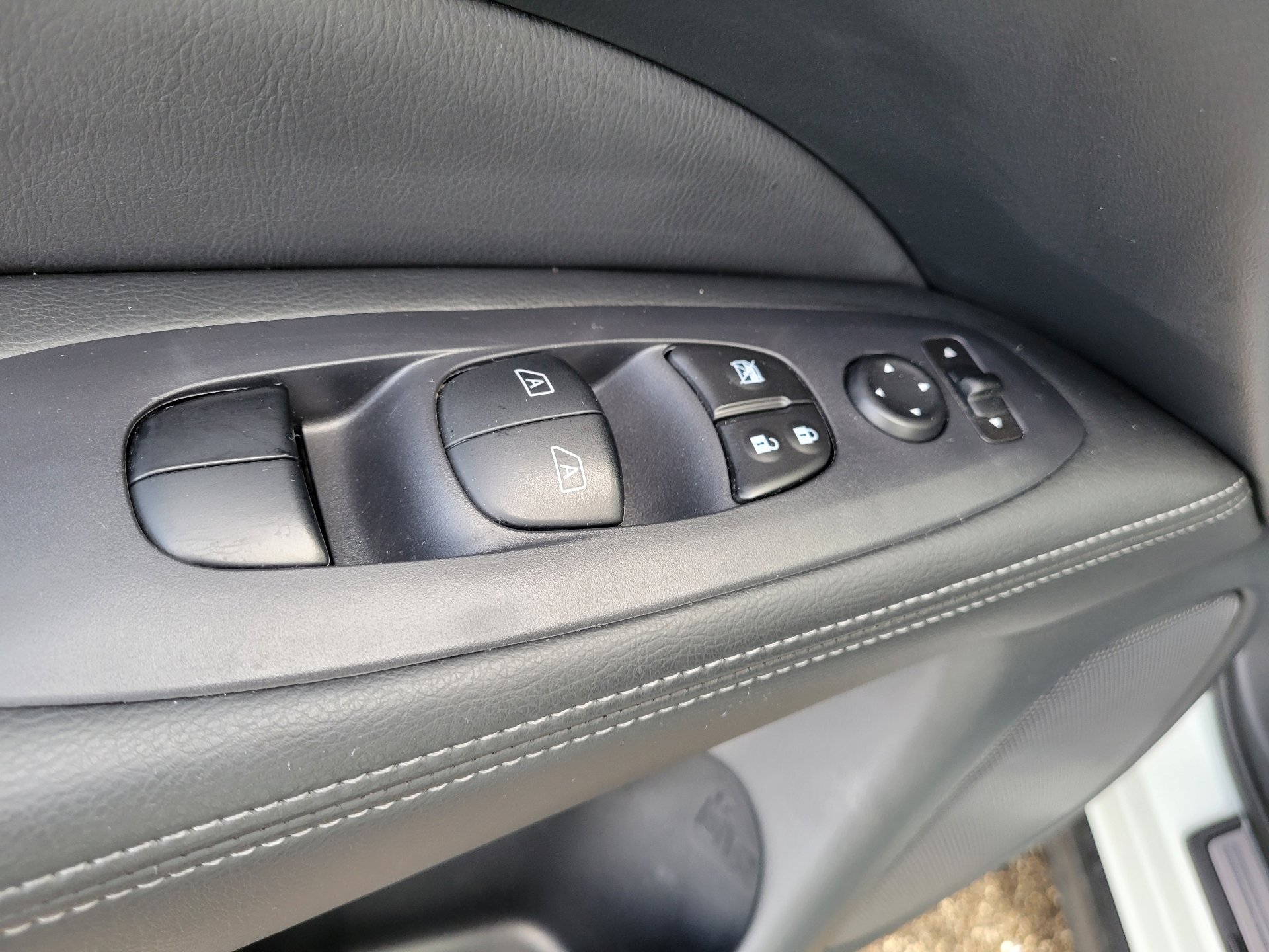 Used 2019 Nissan Pathfinder Platinum image 20