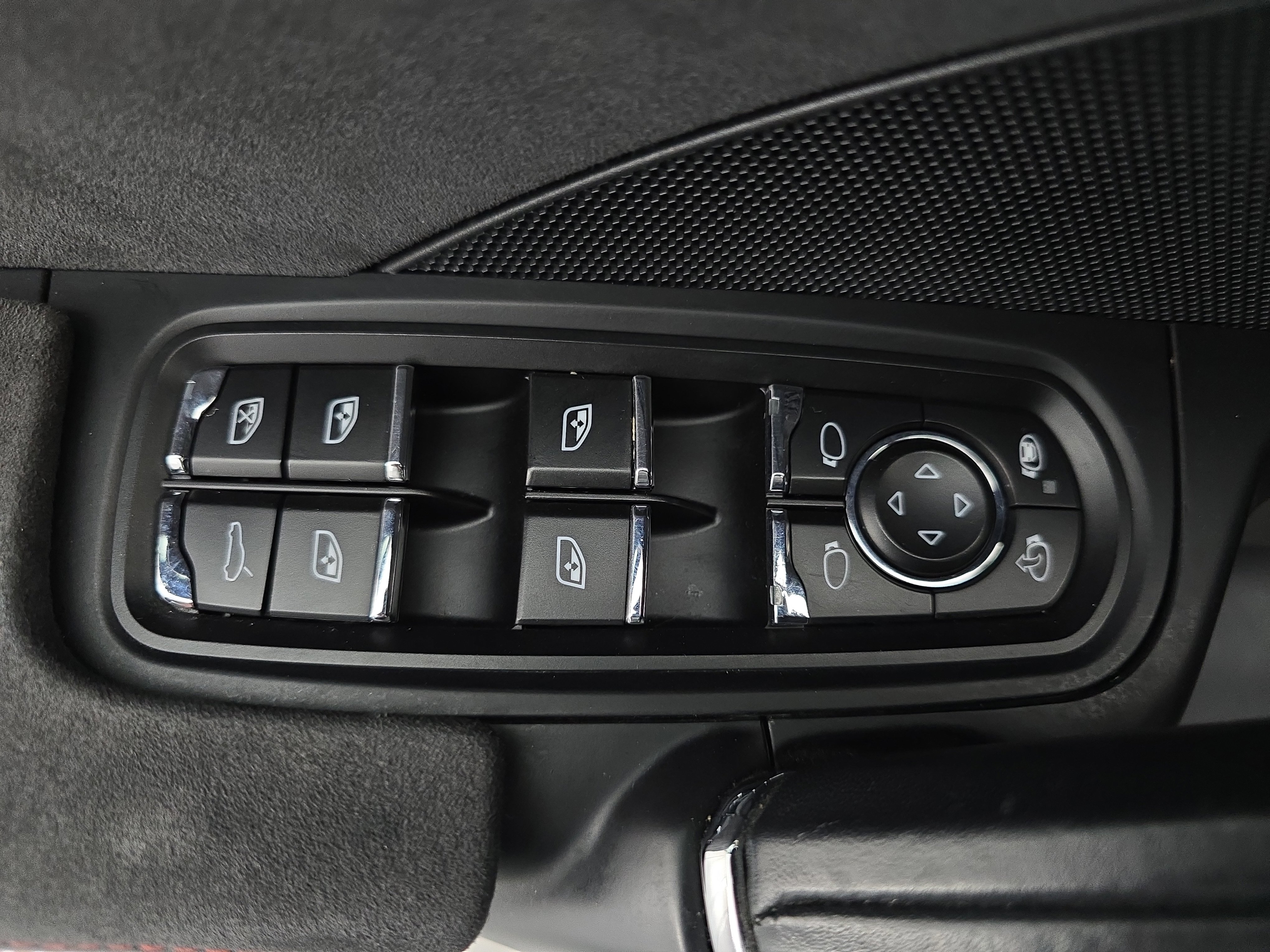 Used 2016 Porsche Cayenne GTS image 28