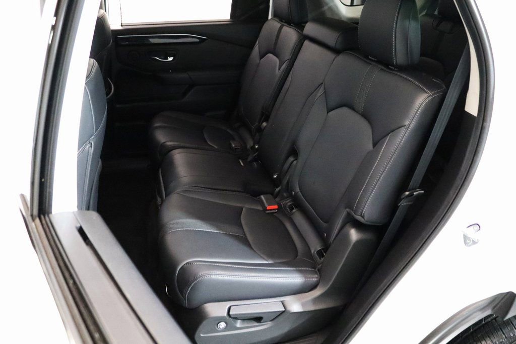 Used 2023 Honda Pilot Touring image 10