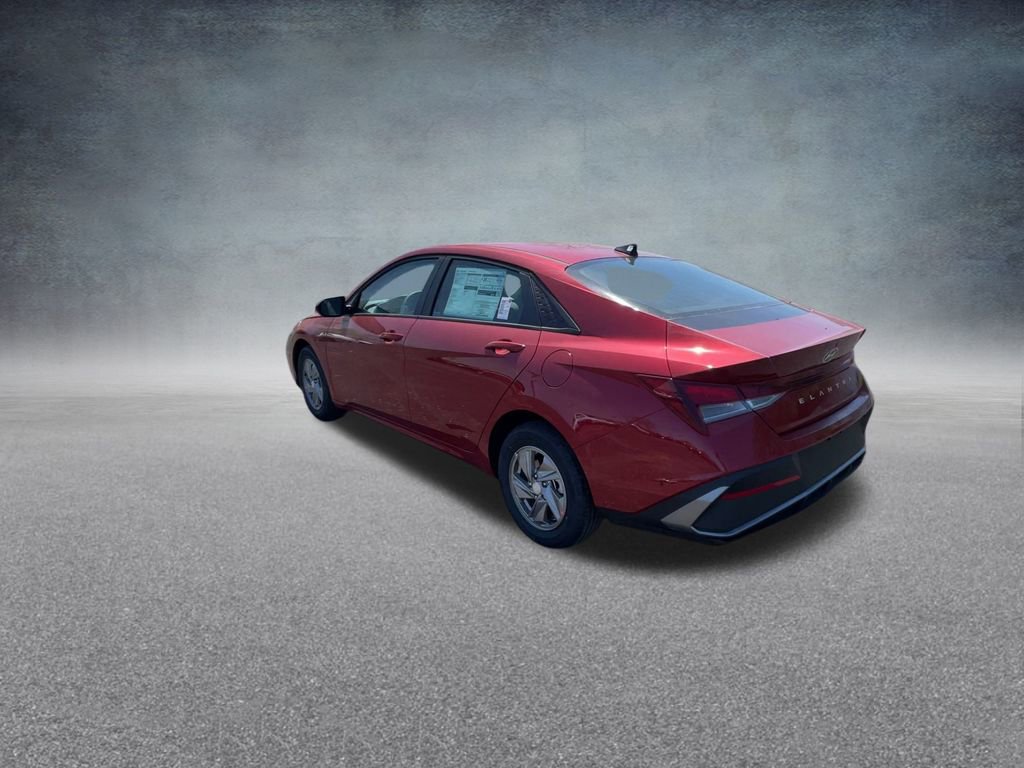 Certified 2025 Hyundai Elantra SE image 18