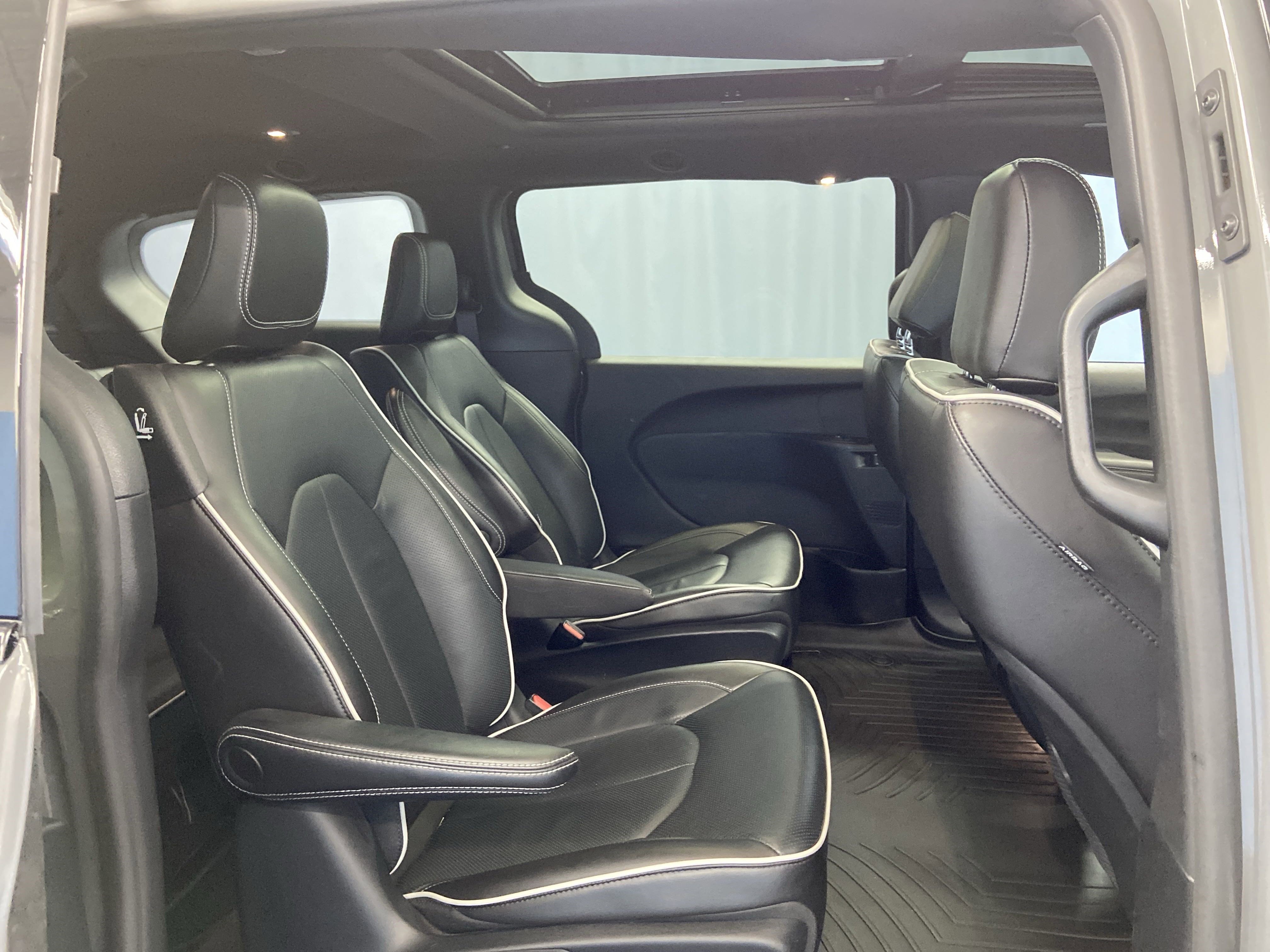 Used 2022 Chrysler Pacifica Limited w/ S Appearance Package image 43