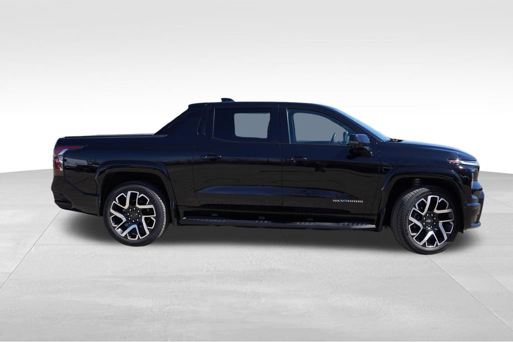 Certified 2025 Chevrolet Silverado EV RST AWD/4WD image 3