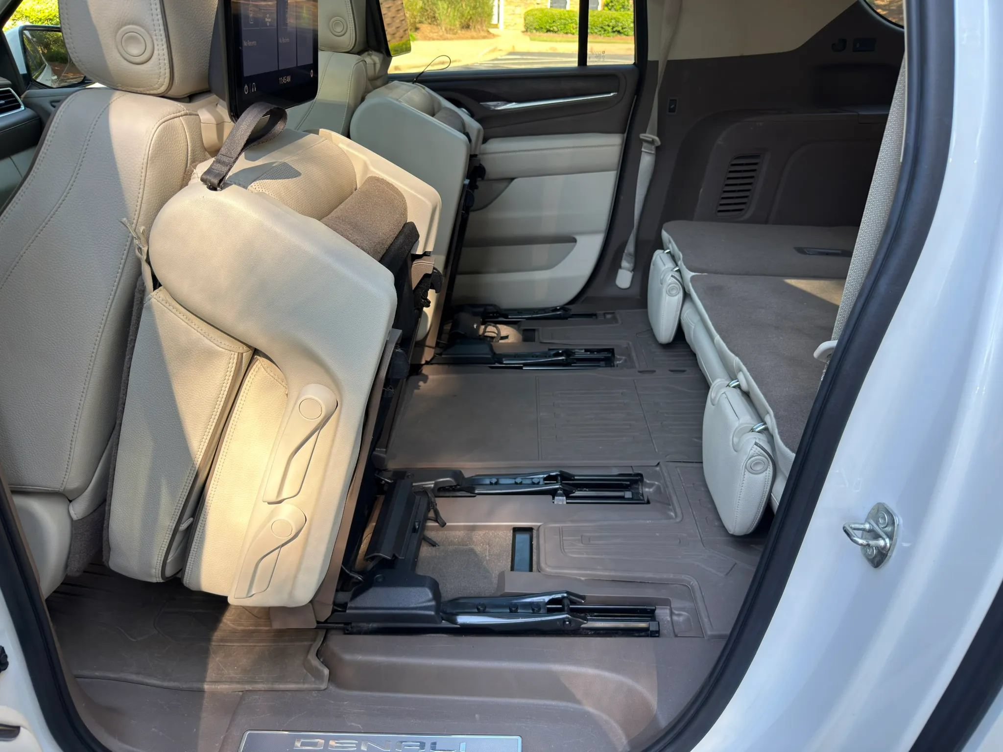 Used 2021 GMC Yukon XL Denali w/ Denali Premium Package RWD image 43